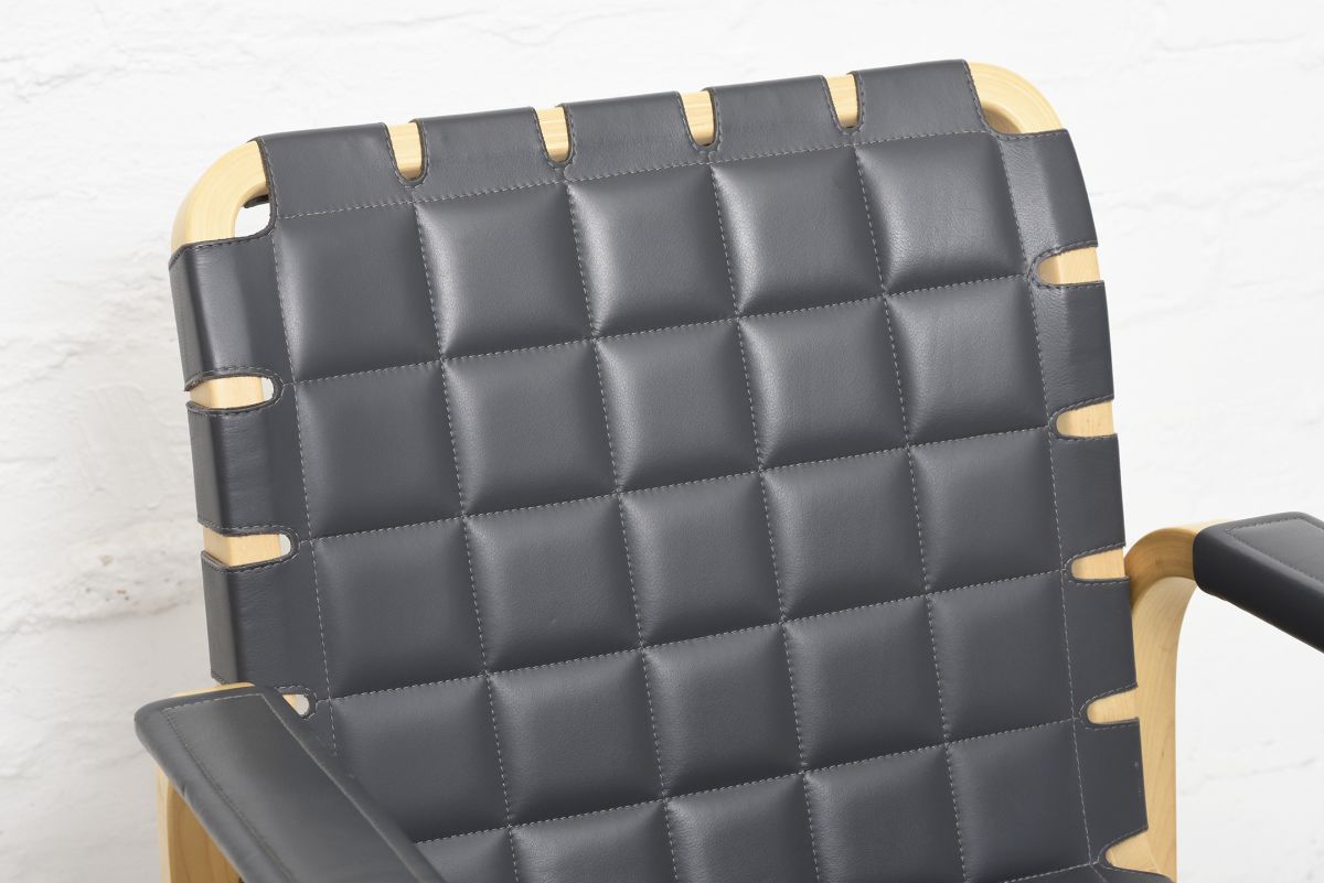 Aalto Alvar armchair 45 dark gray 01