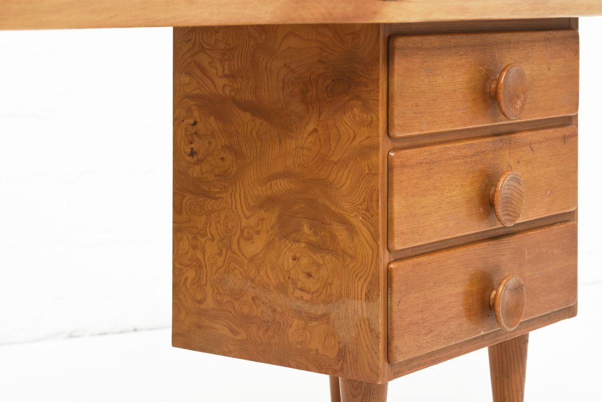 Anonymous Kids desk and chair 07