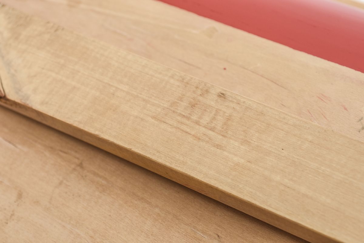 Aalto-Alvar-Hallway-Chair-Red-Birch_detail13