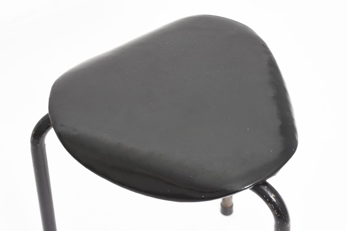 Tapiovaara-Ilmari-Lokki-Stool-Black-Vinyl_detail1