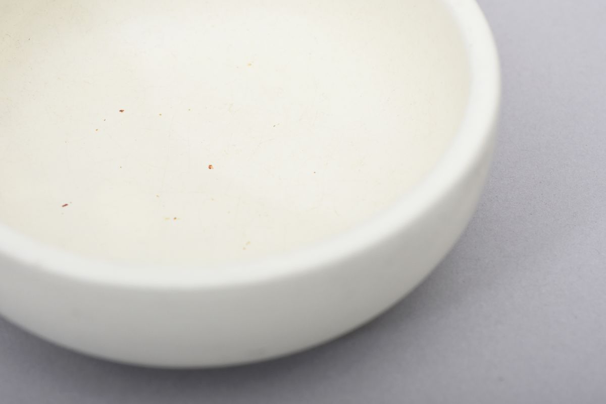 Lindstrand Vicke Lidded bowl white 03