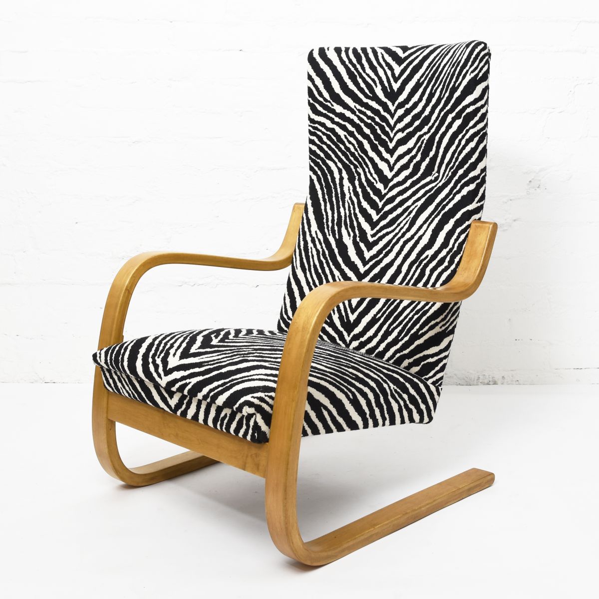 Aalto Alvar Armchair 401 zebra no ear