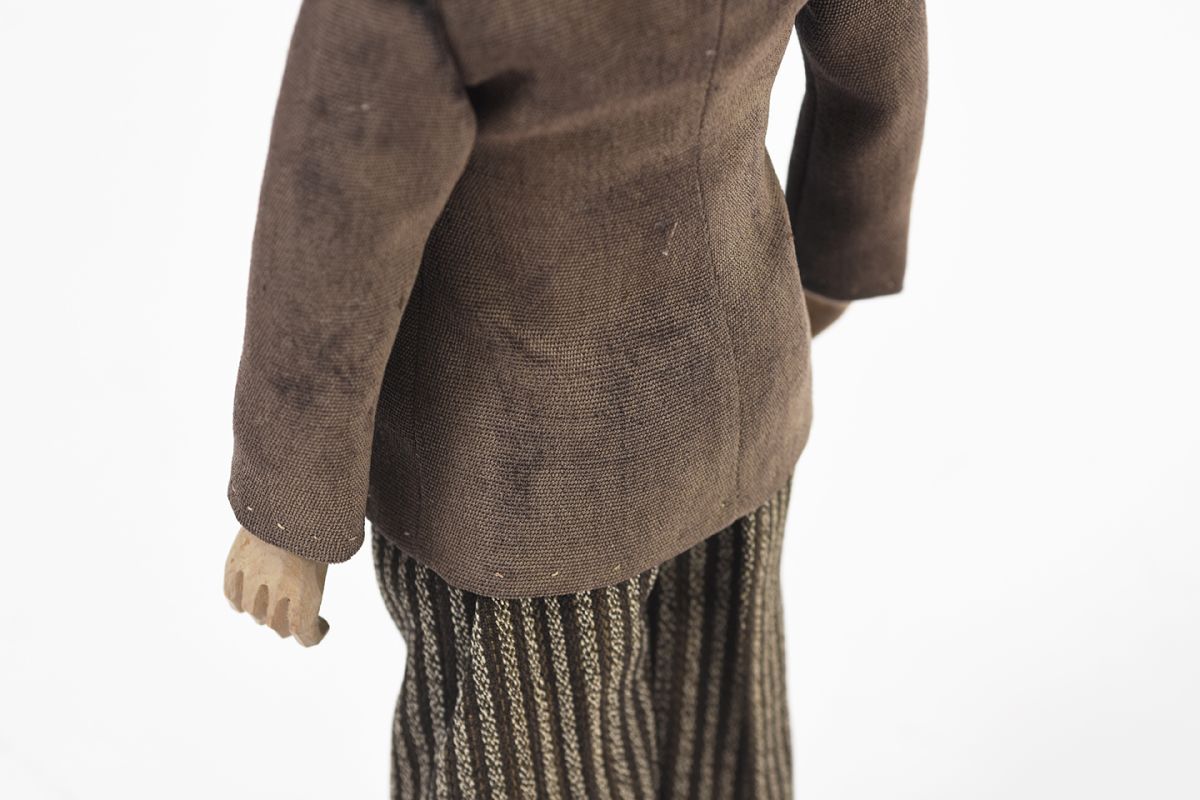 Wooden-Doll-1947_detail4