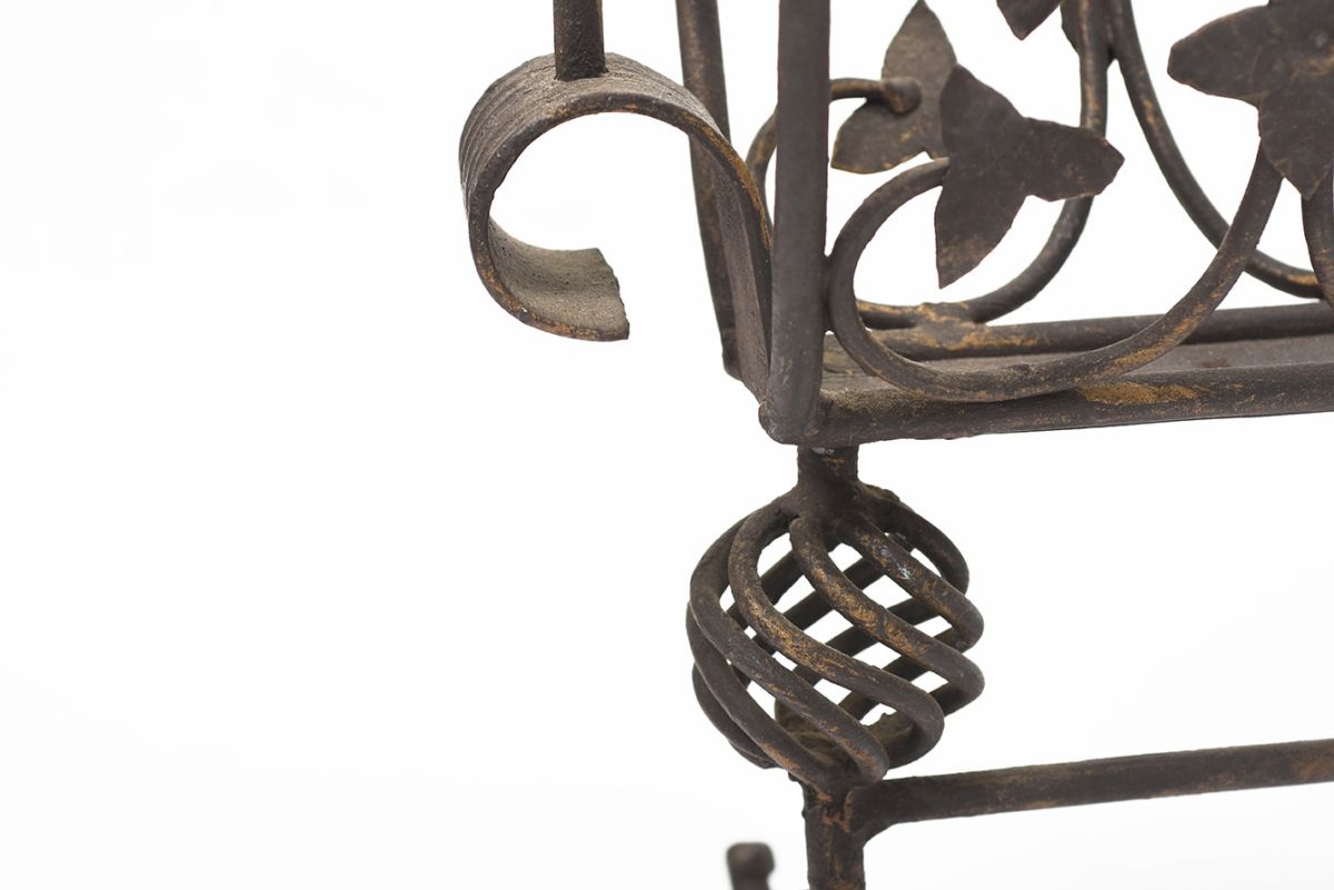 Metal Magazine Holder details7
