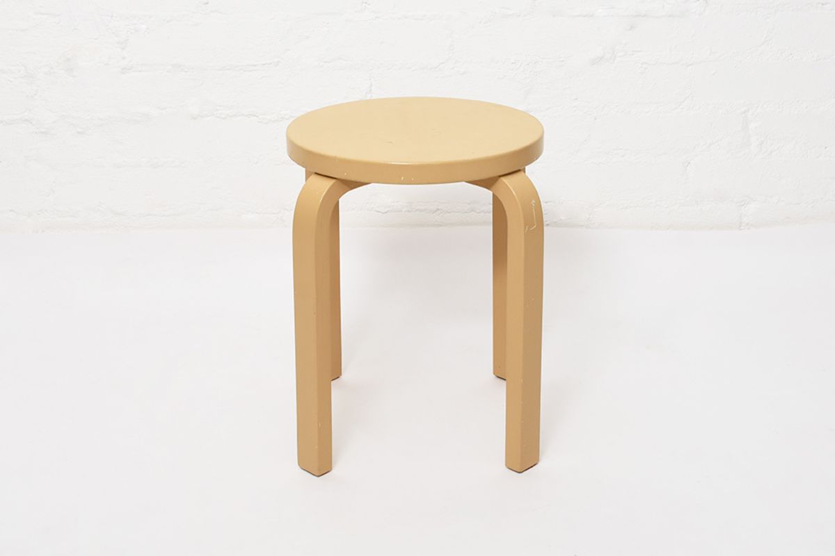 Aalto Stool E60 Painted Peach details1