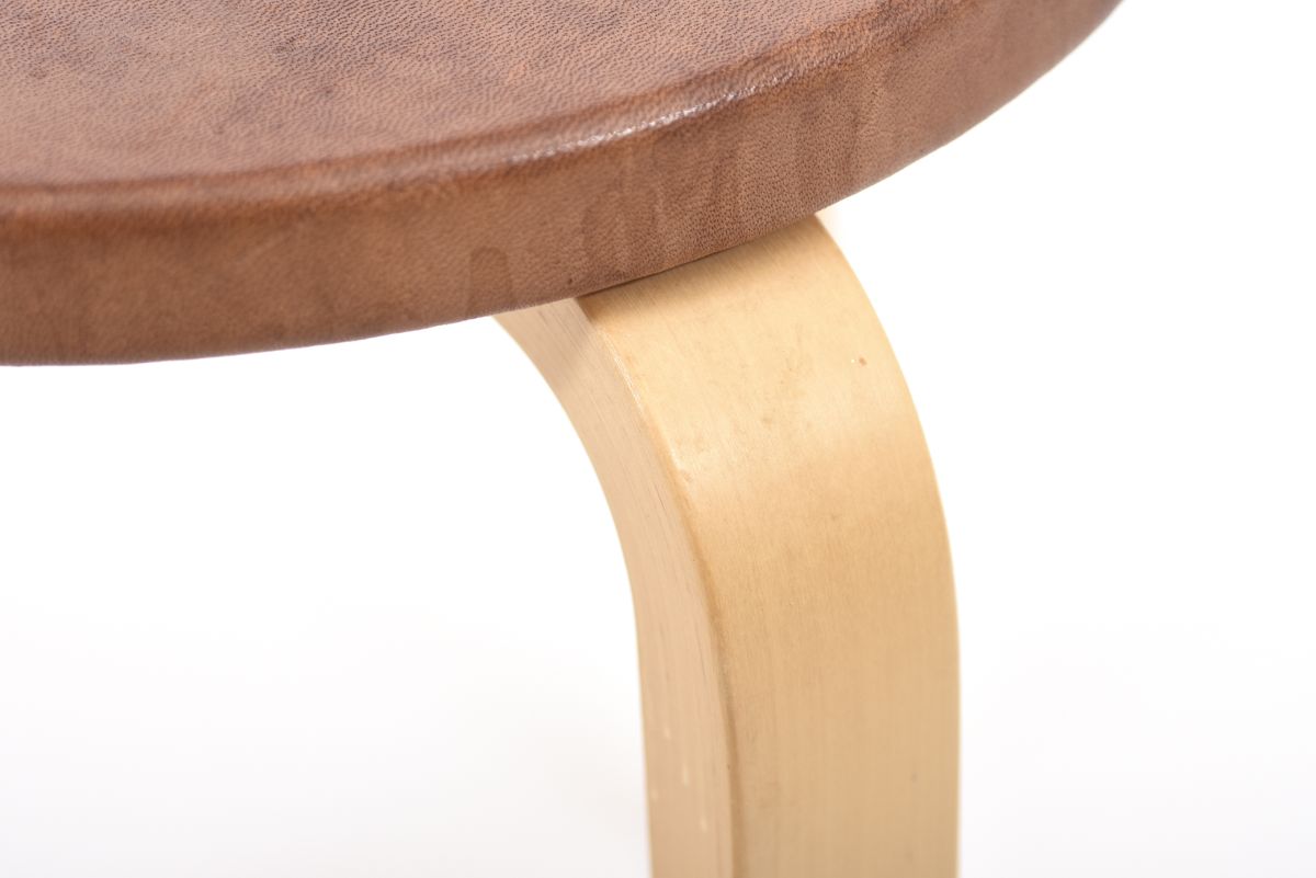 Aalto Alvar Stool 60 Monocle leather 03