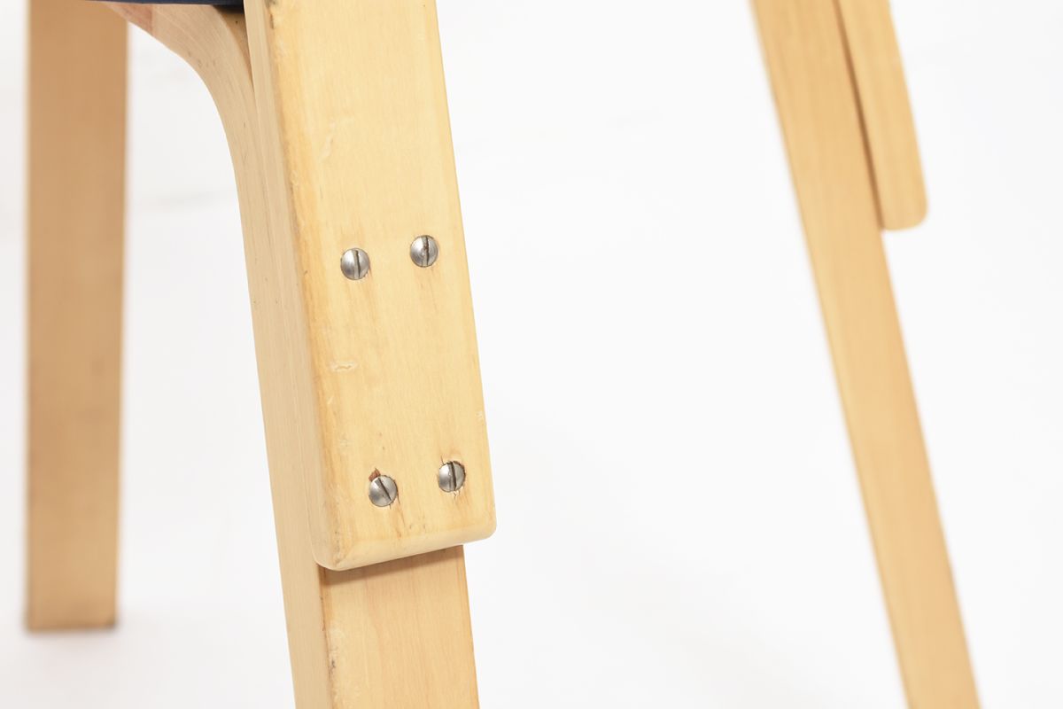 Aalto-Alvar-Chair69-Navy-Vinyl_detail7