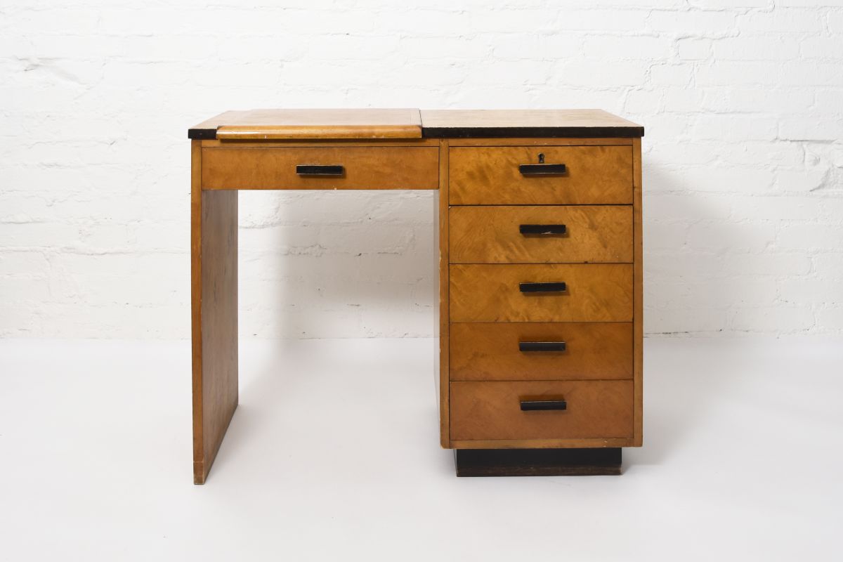 Anonymous-Vanity-Desk-with-Foldable-Mirror