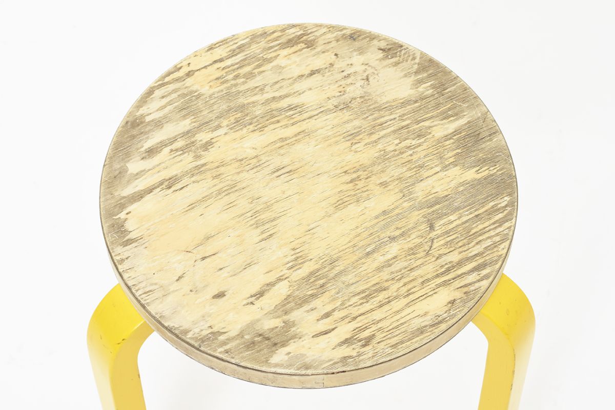 Aalto-Alvar-Stool60-Painted-Leg-Yellow_detail1