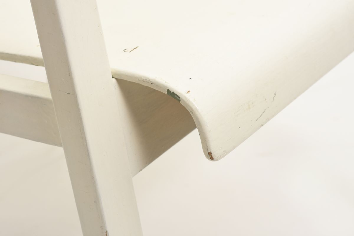 Aalto-Alvar-Hallway-Chair-White_detail13