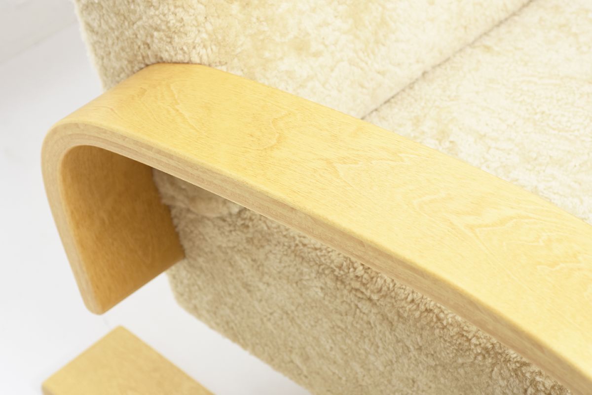Aalto-Alvar-Armchair400-Tank-Honey-Sheepskin_detail5