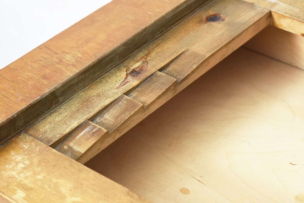Anonymous-Vanity-Desk-with-Foldable-Mirror_detail11