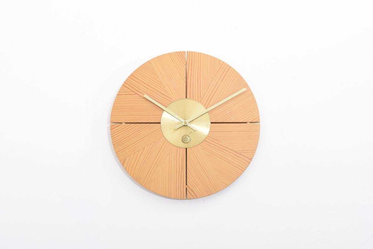 Anonymou Wooden wall clock