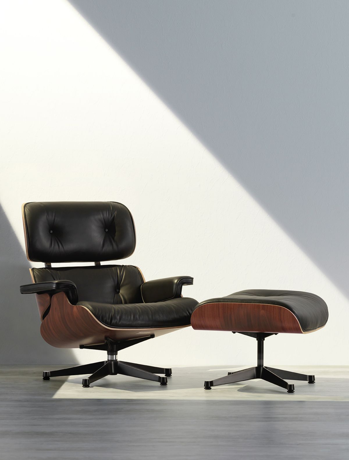 Lounge_Chair_And_Ottoman