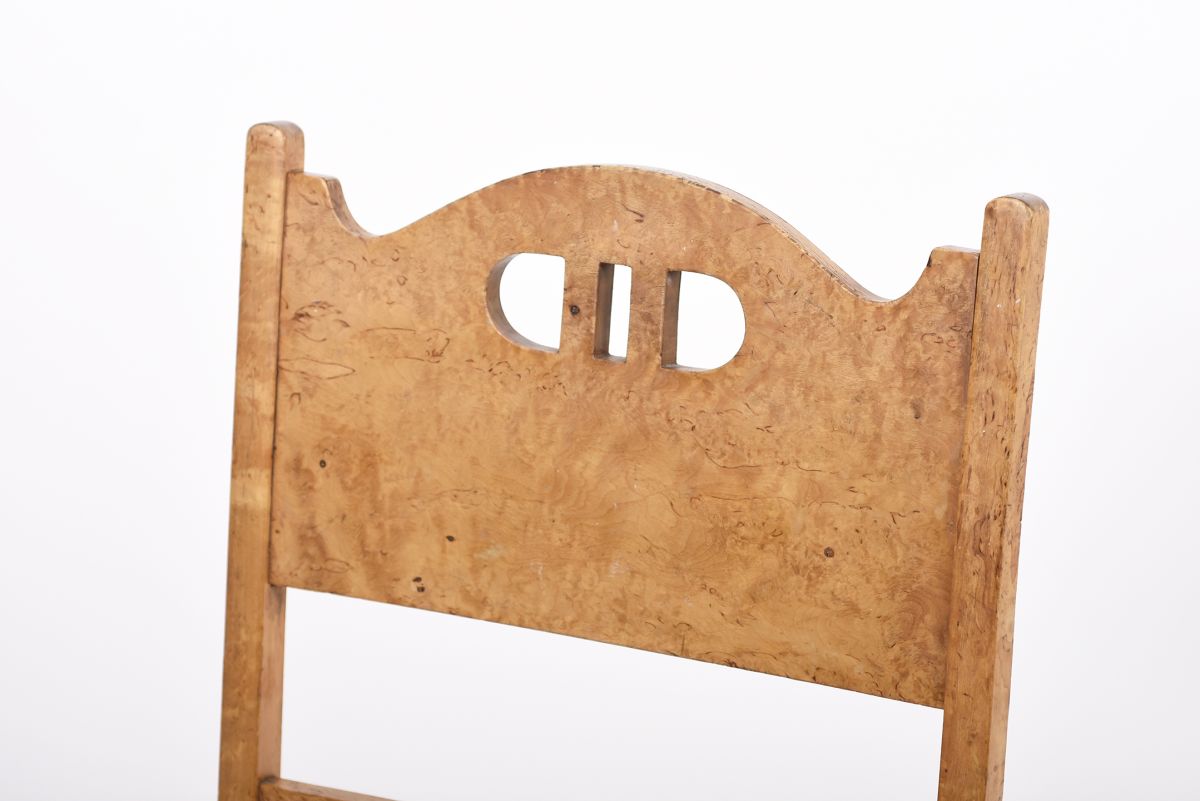 Anonymous Sculptural Finnish Art Nouveau chair 01