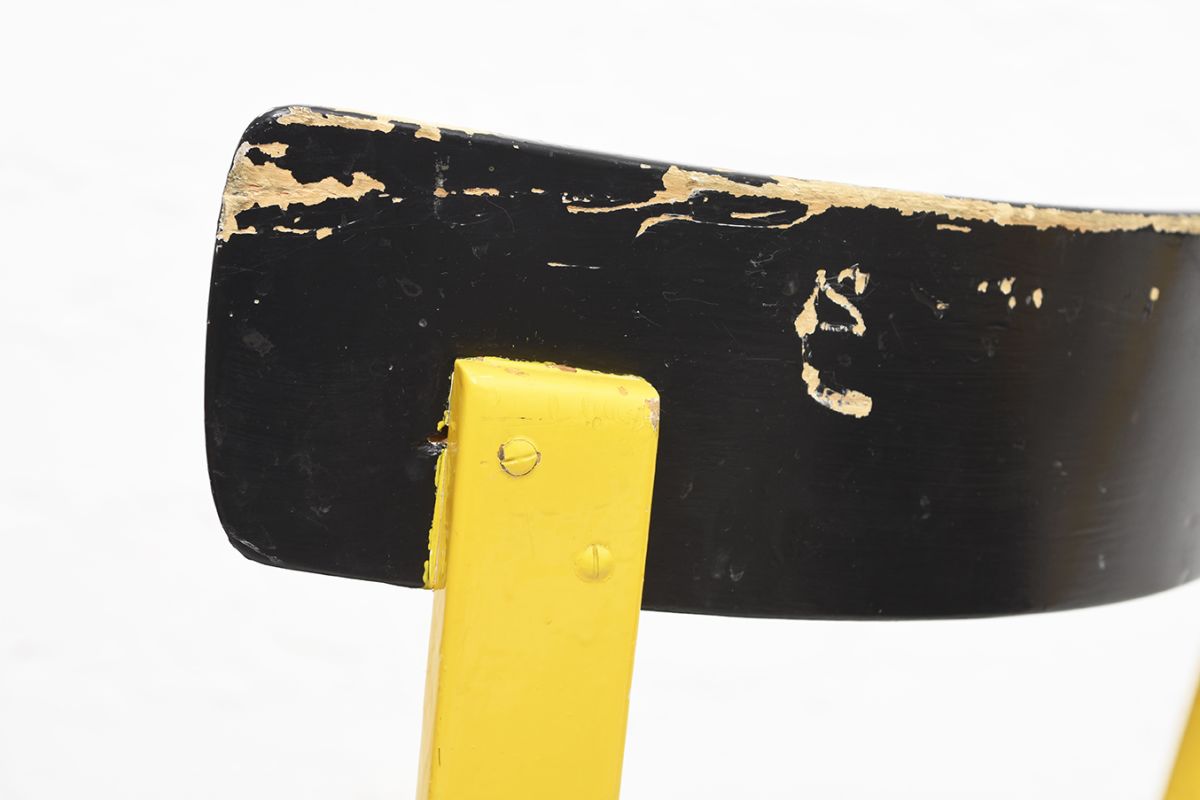 Aalto-Alvar-Chair-69-Painted-Black-Yellow_detail4