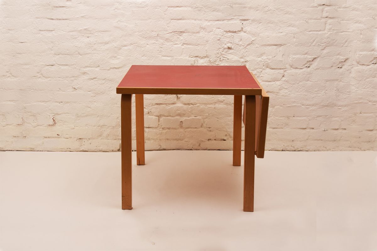 Alvar-Aalto_Red-Table