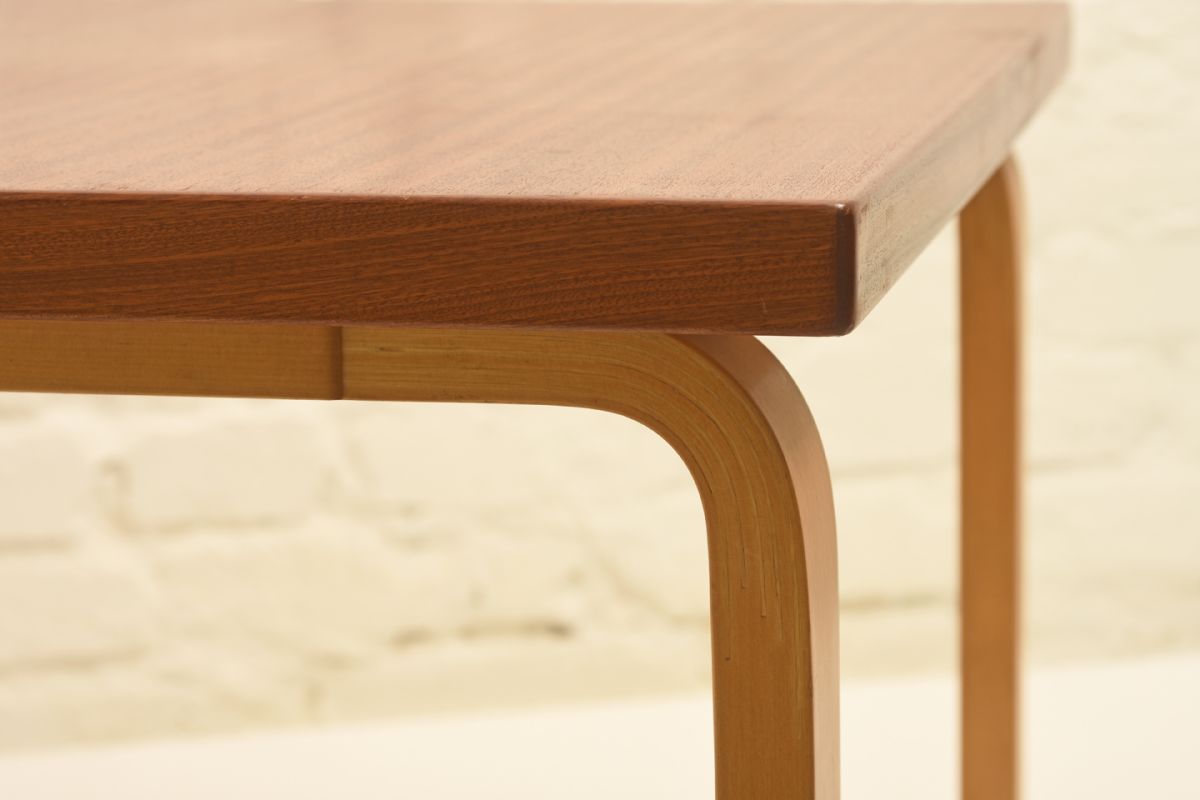 Aalto-Alvar_Side-Table-Mahogany-high_detail1