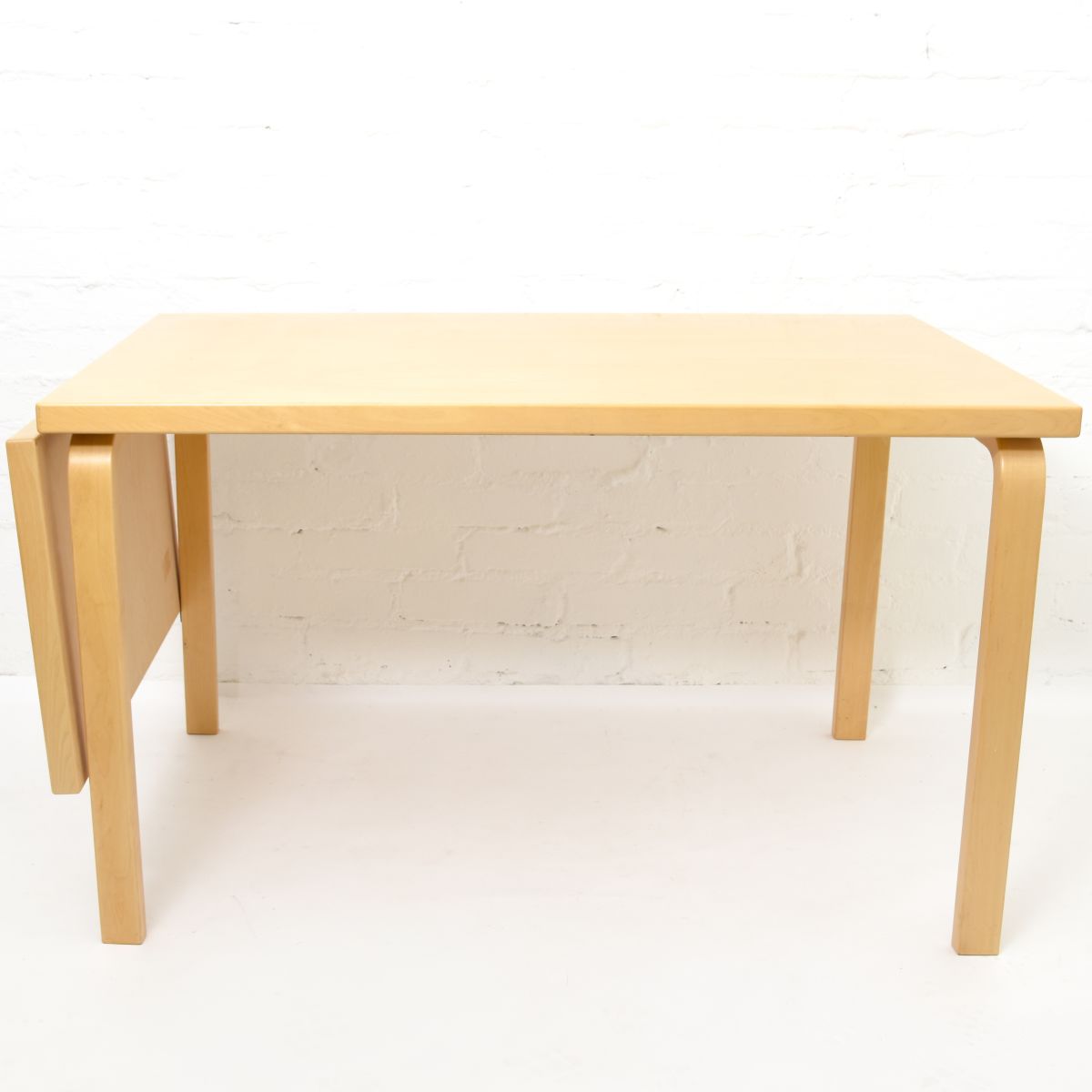 Aalto-Alvar-Birch-Dorp-Leaf-Table