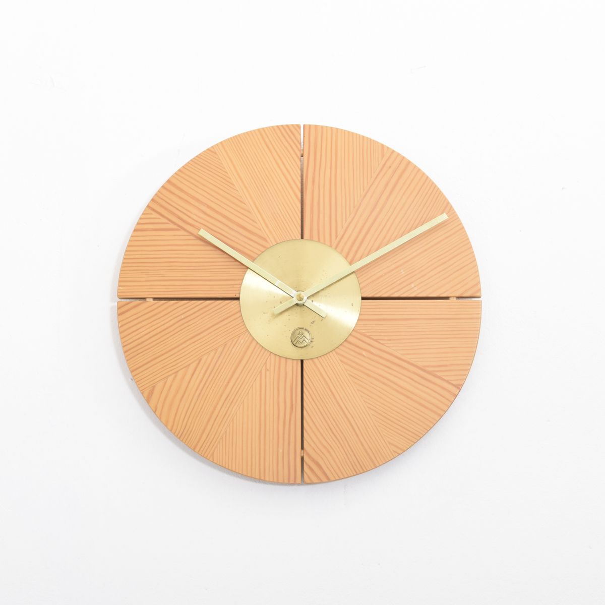 Anonymou Wooden wall clock