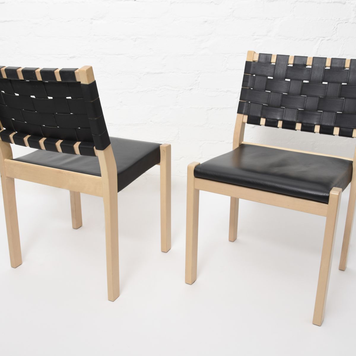 Aalto-611-Chairs-Leather