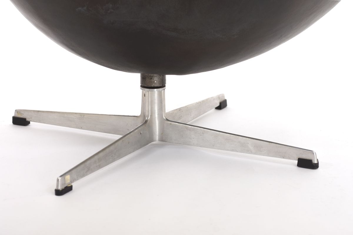 Jacobsen Arne Egg lounge chair leather 15