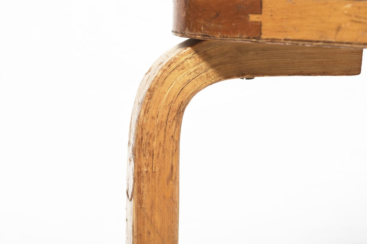 Aalto Chair69 Patinated Birch details10