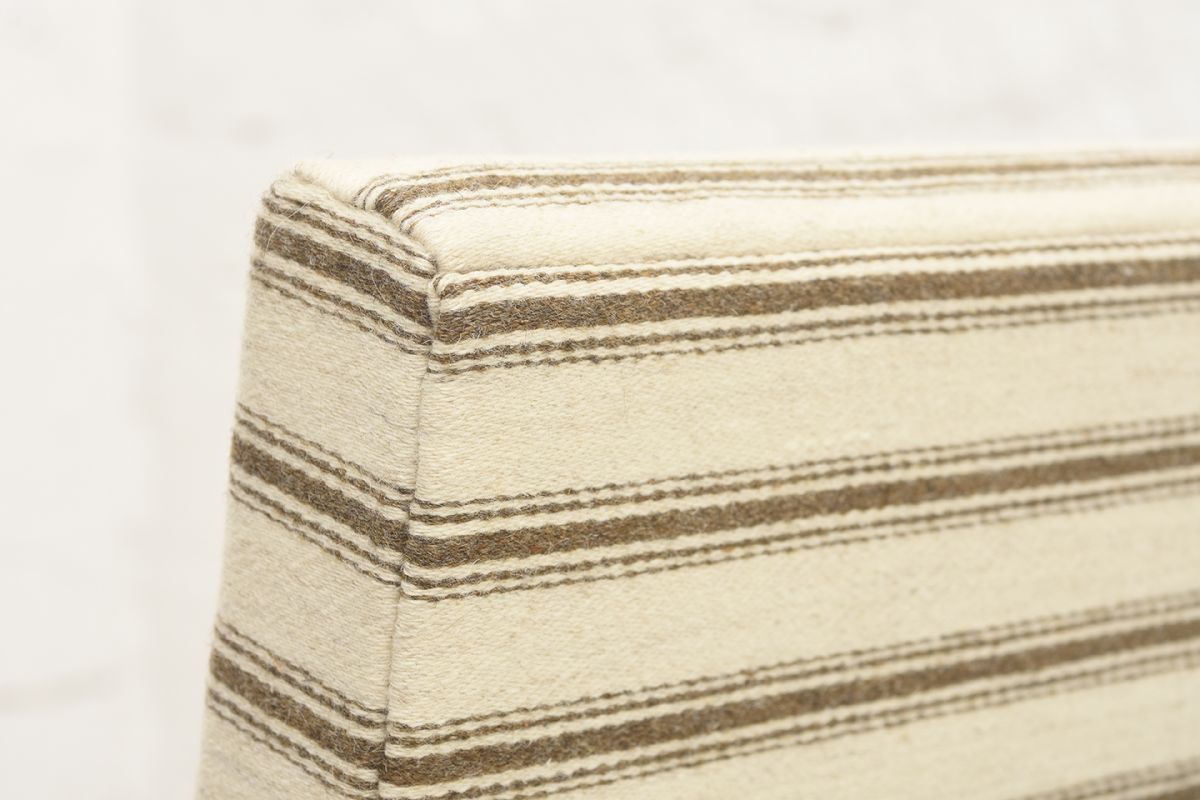 Aalto-Alvar-Early-Hallway-Chair-Wool_detail2