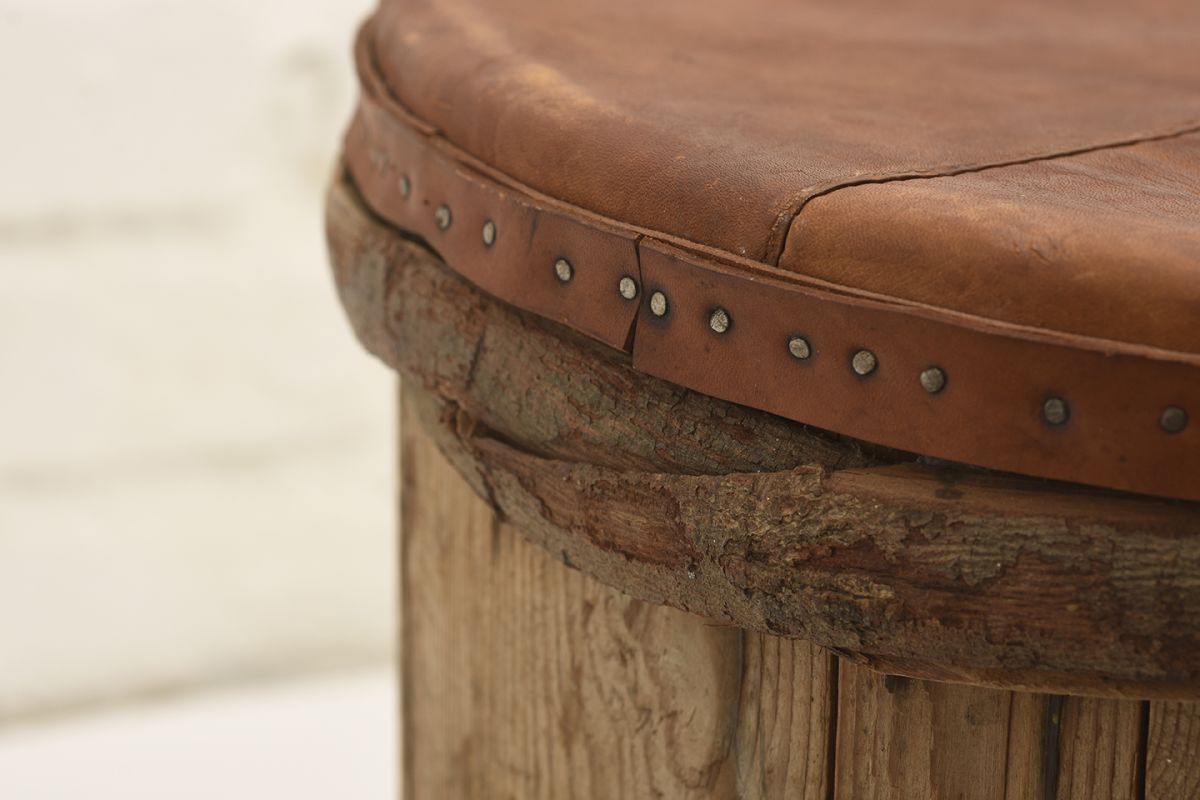 Anonymous-Leather-Top-stool_detail1