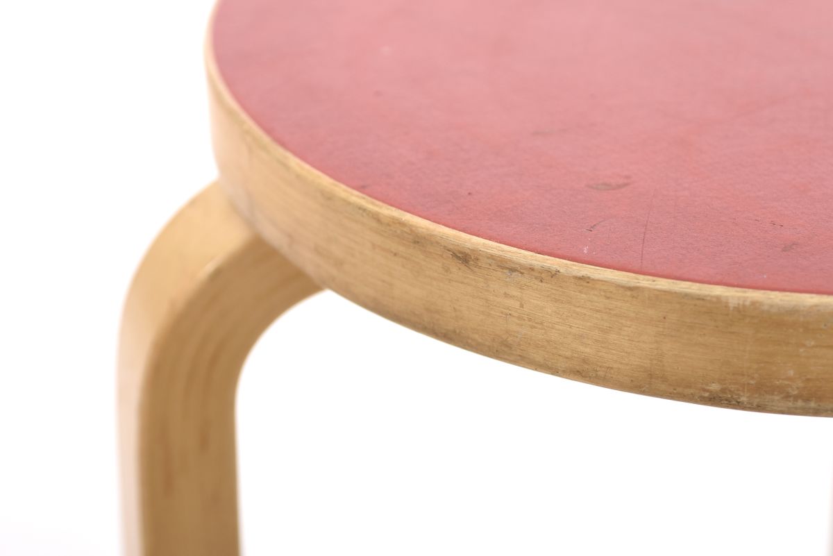 Aalto Alvar Stool 60 red lino 1960 70 03