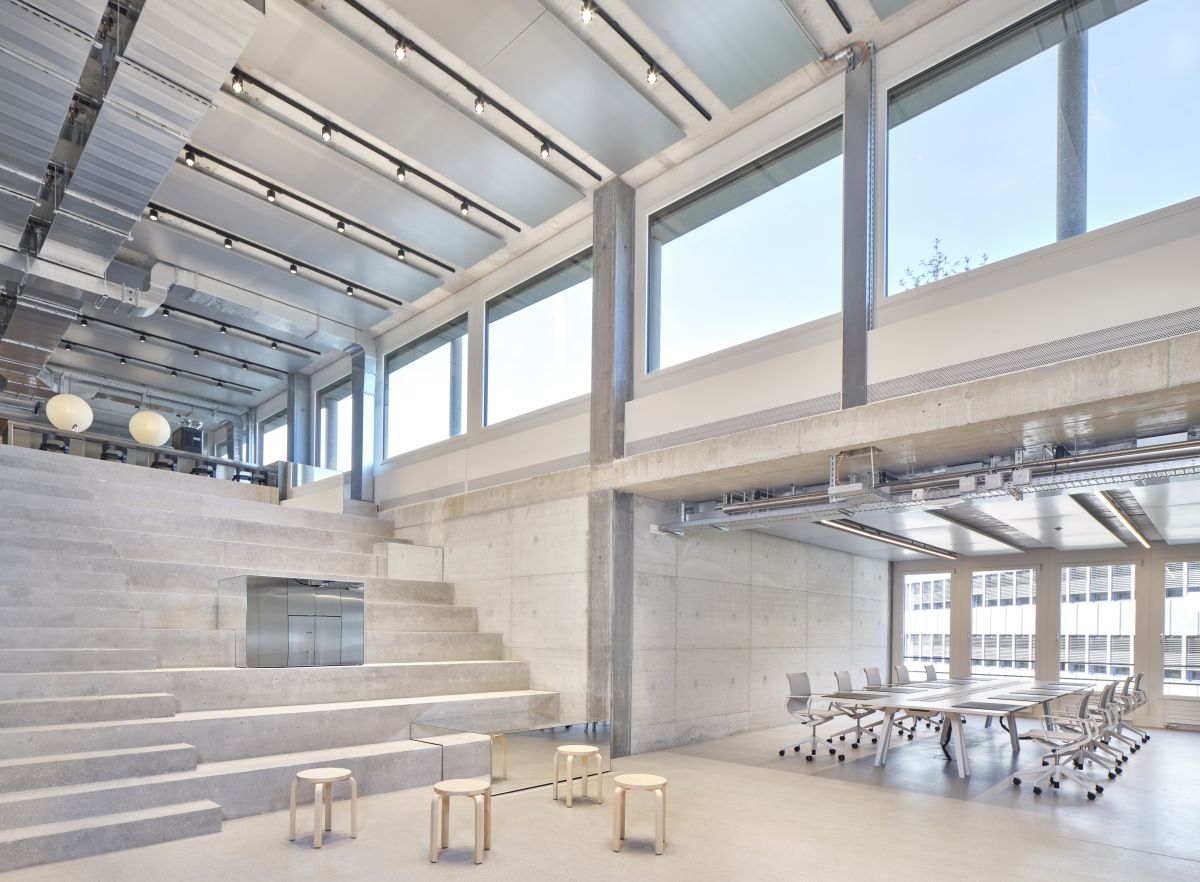 On_Running_Headquarter__56