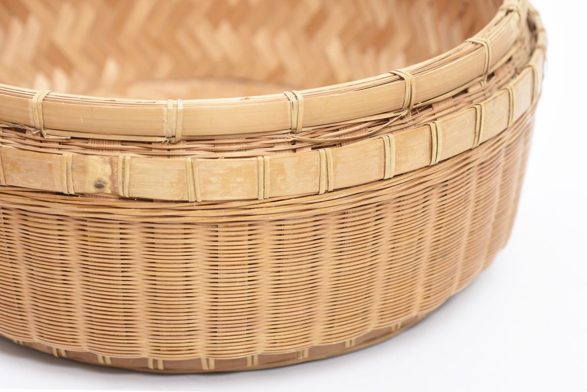 Anonymous Round Basket with Rid 04