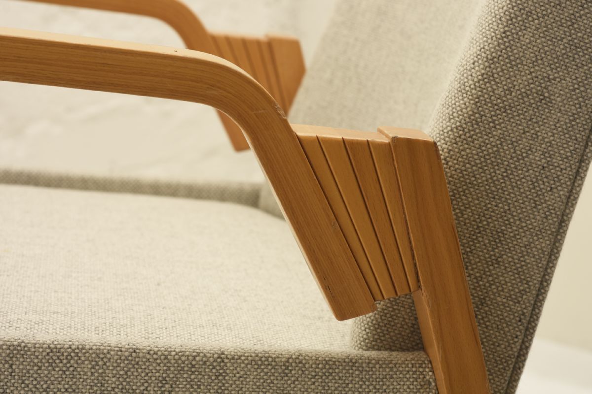 Aalto-Alvar_Finladia-Hall-Chair_Detail1