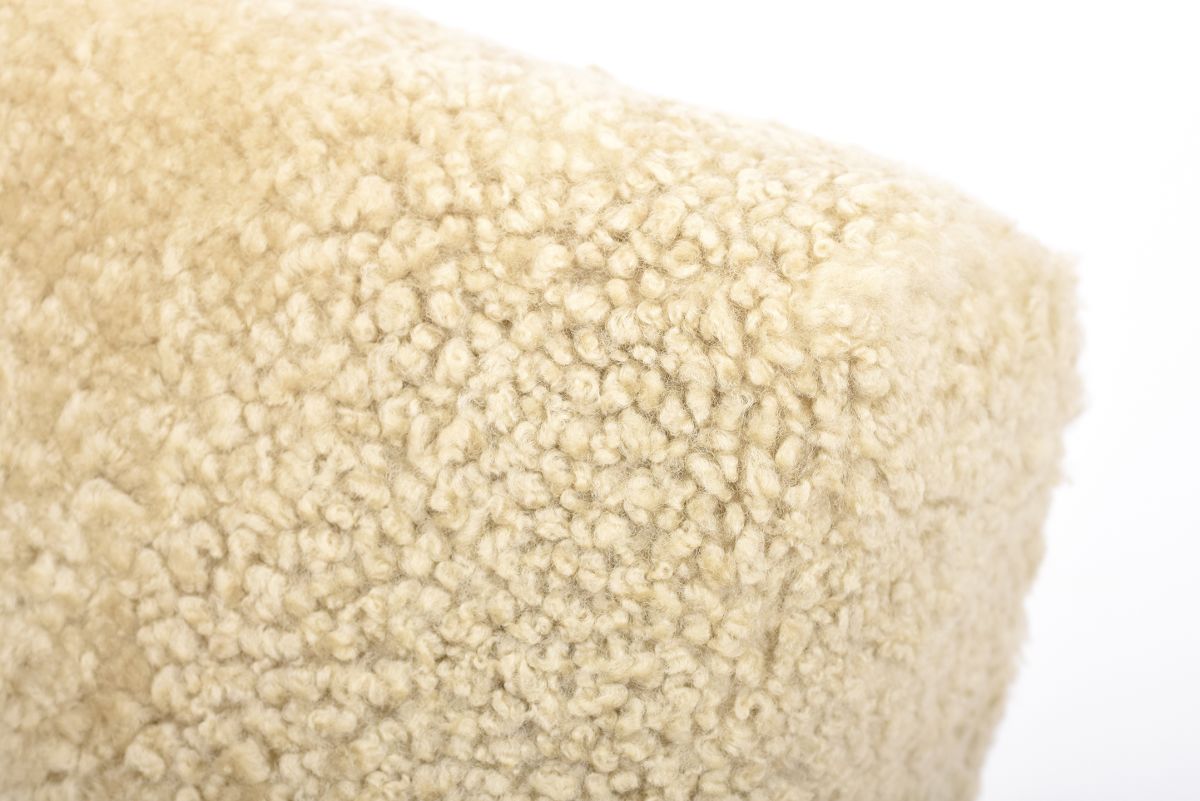 Aalto Alvar Tank chair 400 sheepskin 02