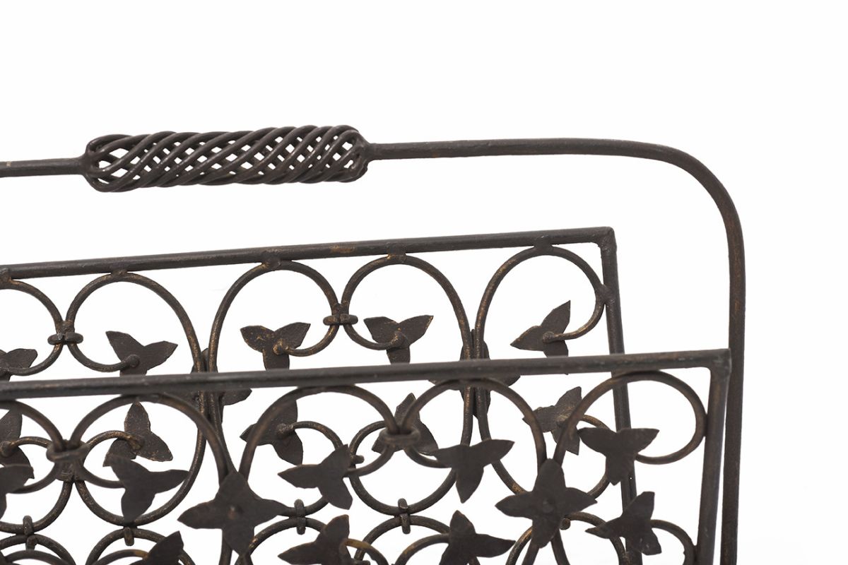 Metal Magazine Holder details3