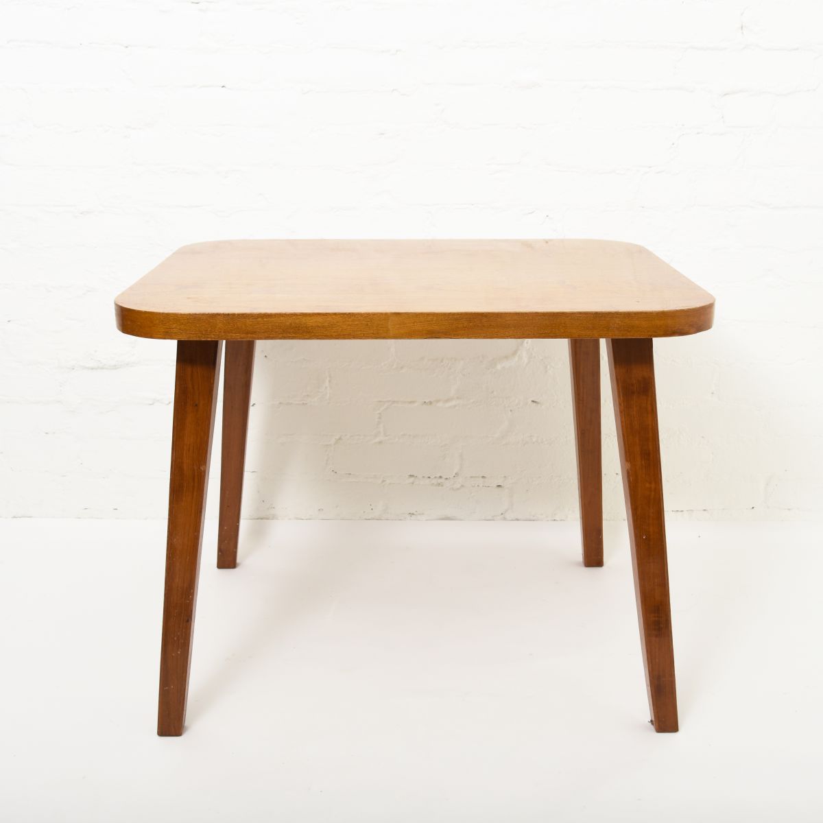Aalto-Aino-Dining-height-Table-Elm