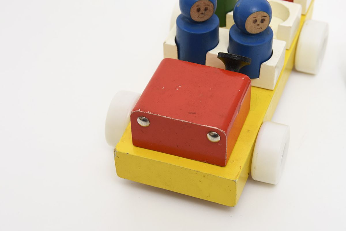 Toy-Car-With-Passengers-details3