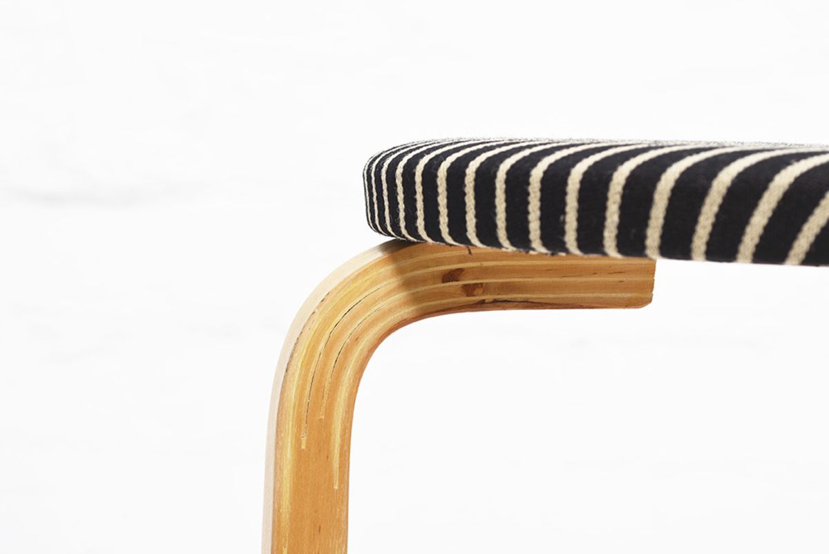 Alvar Aalto Stool60 Stripe Upholstery details3