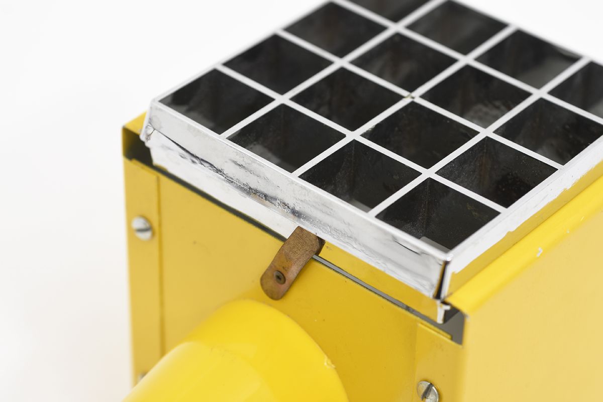Jakobsson-Hans-Agne-Table-Lamp-Yellow_detail4
