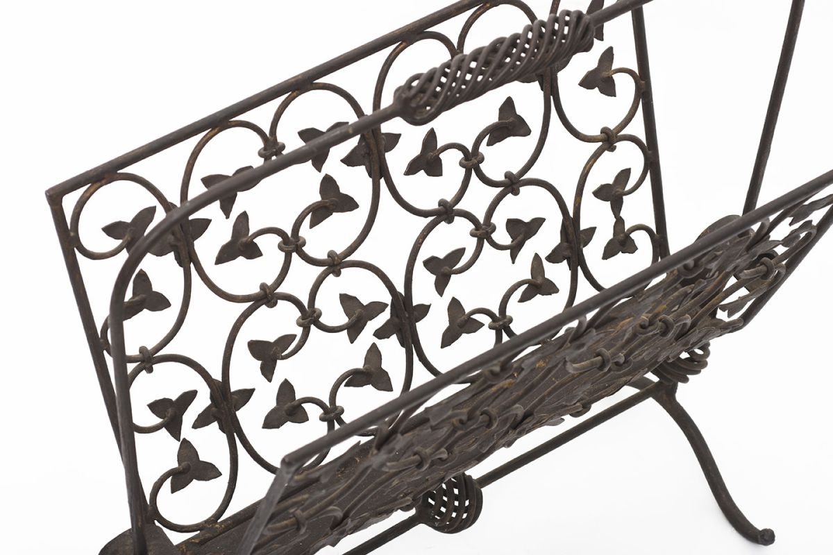 Metal Magazine Holder details5