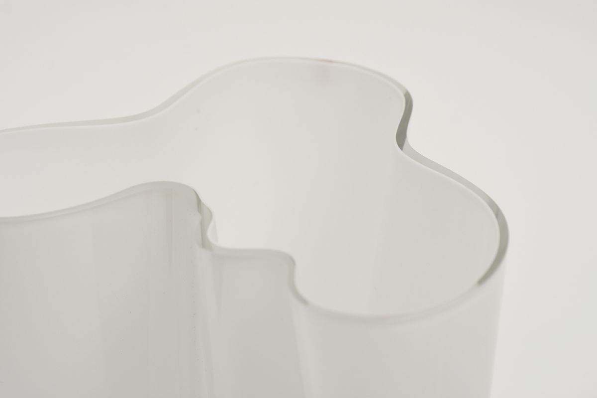 Aalto-Alvar-Savoy-Vase-Clear-White-16cm_detail3