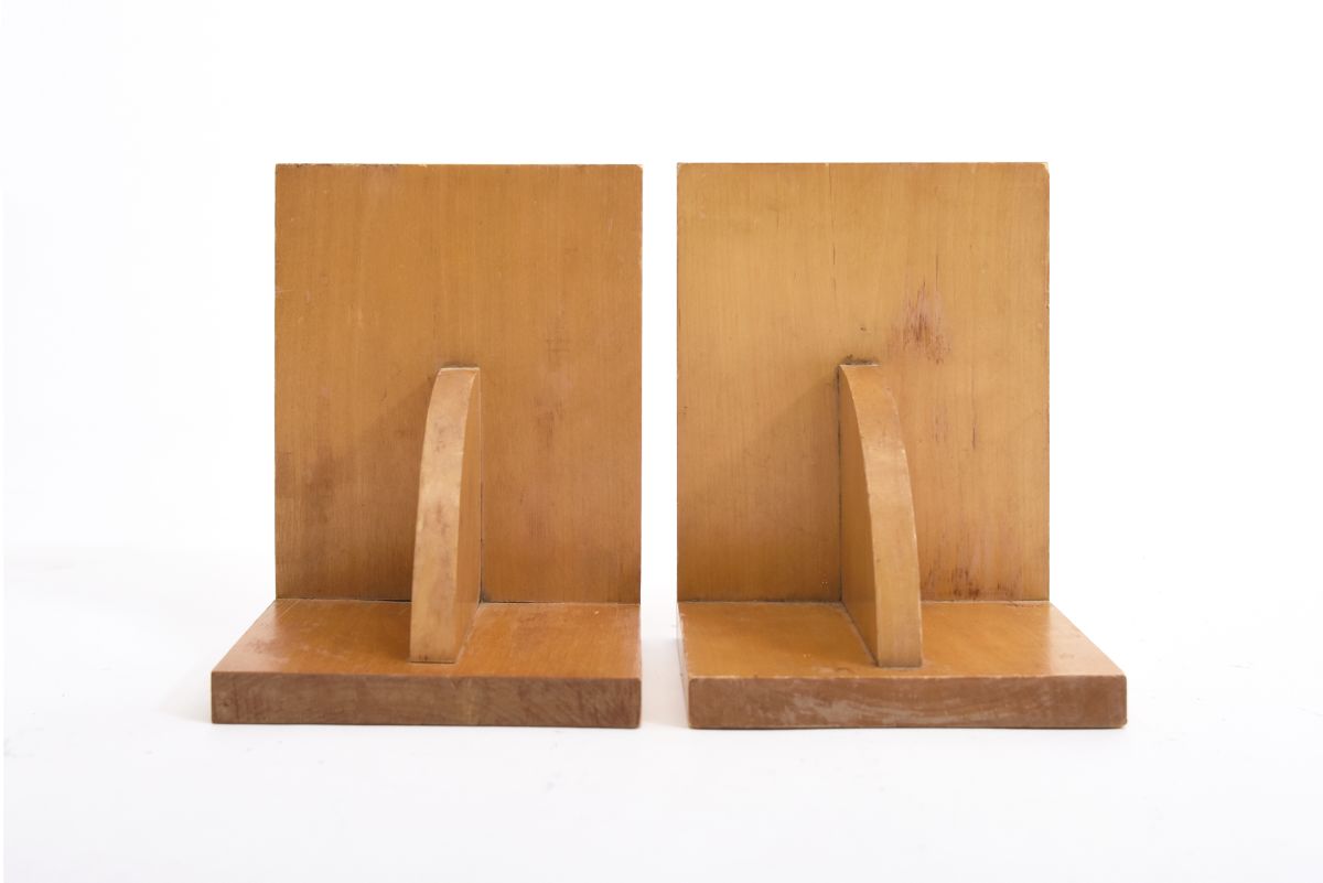 Anonymous wooden book keeper back