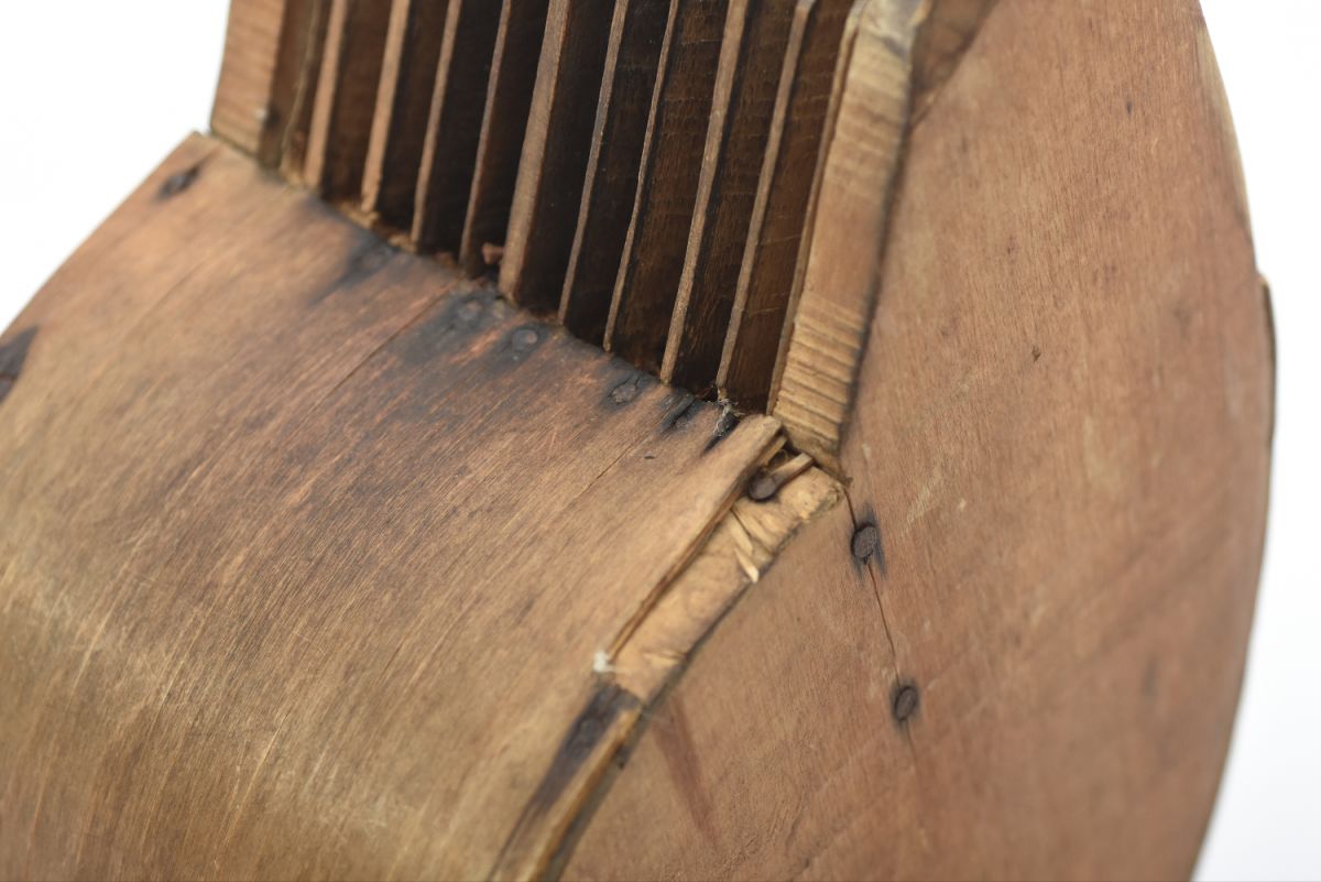 Anonymous Wooden berry picker 04