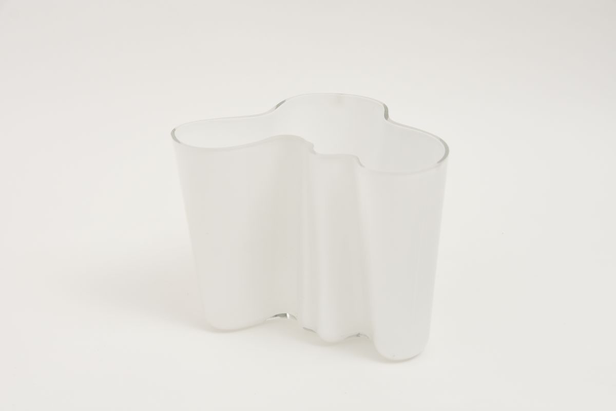 Aalto-Alvar-Savoy-Vase-Clear-White-16cm