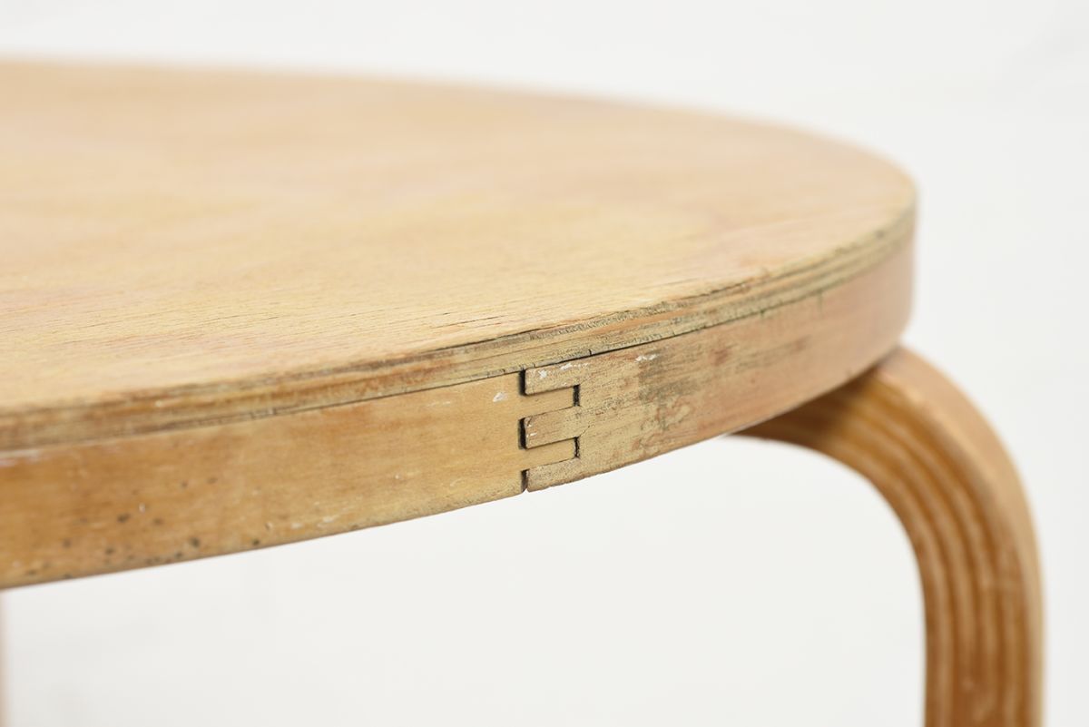 Aalto-Alvar-Club-Table-Birch_d72.5_detail4