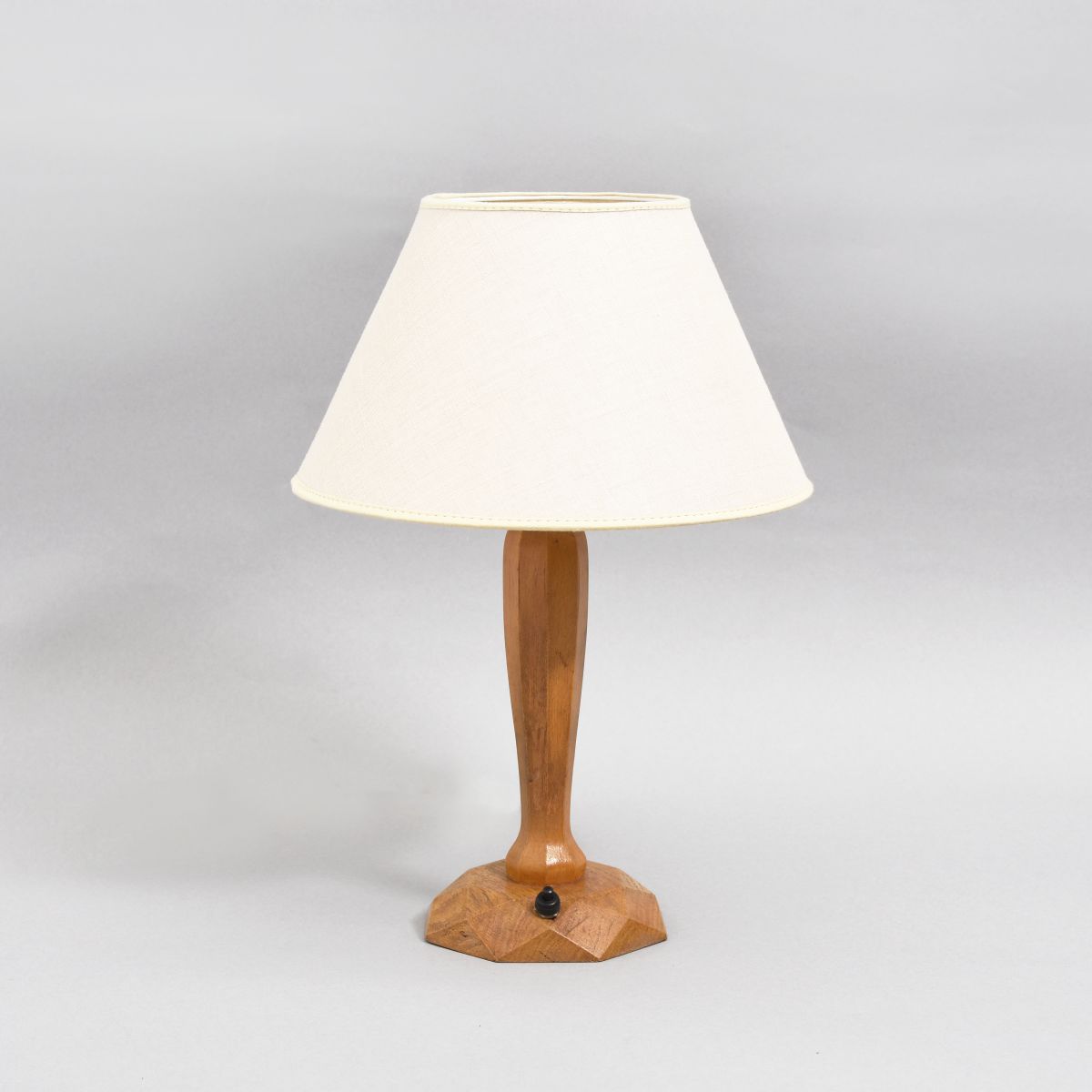 Anonymous-Table-Lamp-Geometric-Wooden-Stand