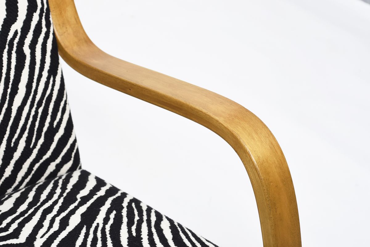 Aalto Alvar Armchair 401 zebra no ear 03