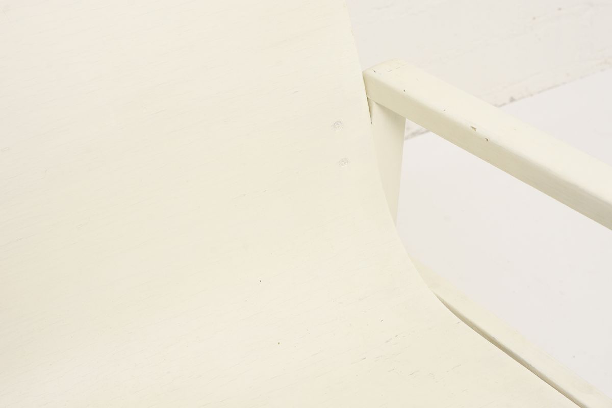 Aalto-Alvar-Hallway-Chair-White_detail5