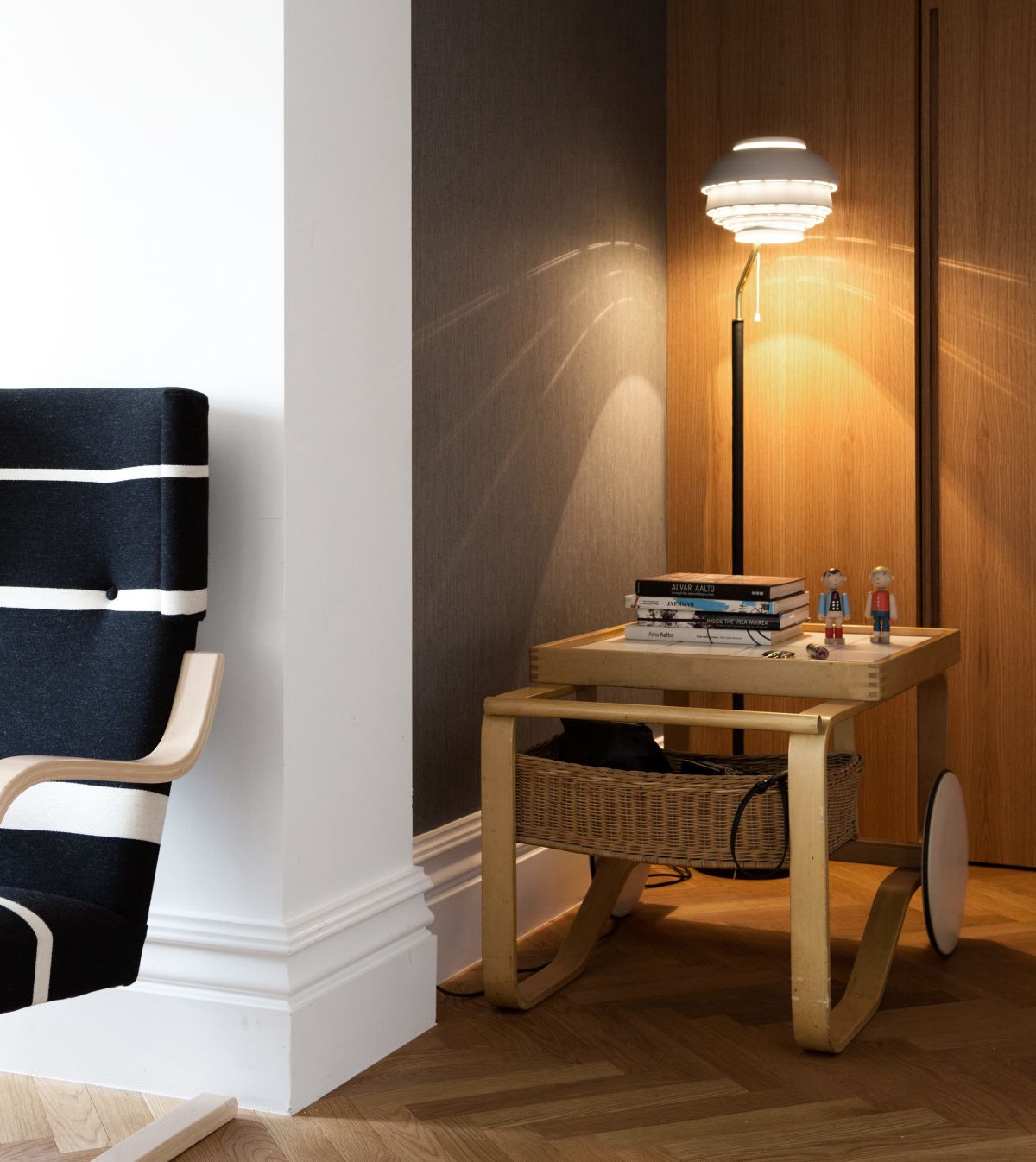 Floor-Light-A808-white-Tea-Trolley-900_2-1849456
