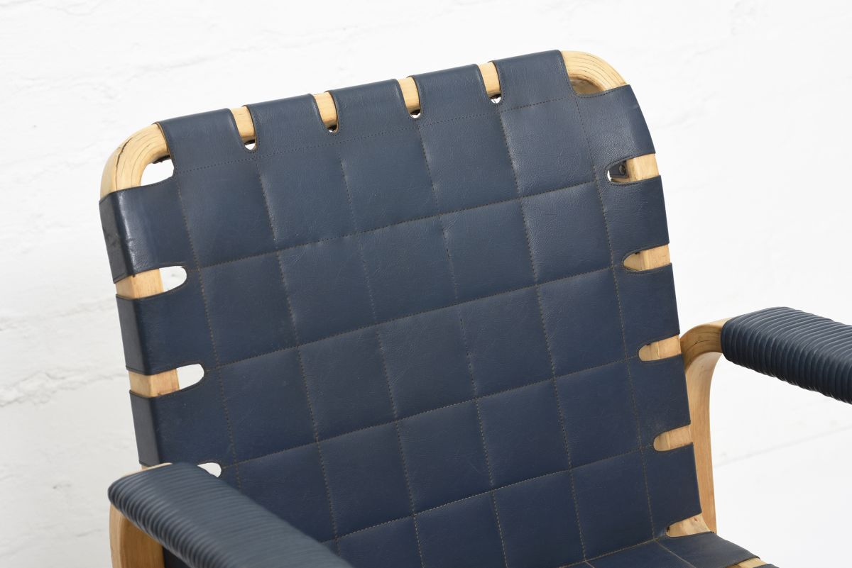 Aalto Alvar Chair 45 dark blue 01